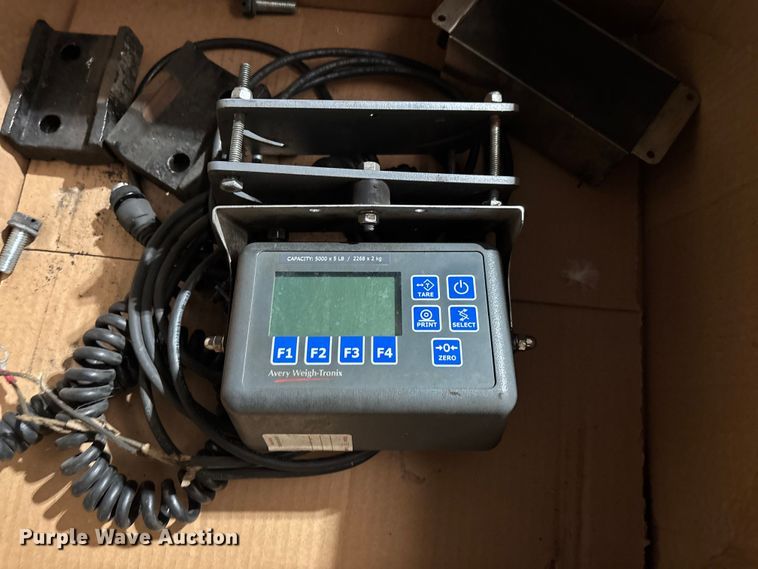 image for item FB5586 2017 Avery Weigh-Tronix FLSC-05 forklift scale