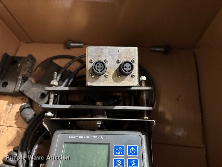 image for item FB5586 2017 Avery Weigh-Tronix FLSC-05 forklift scale