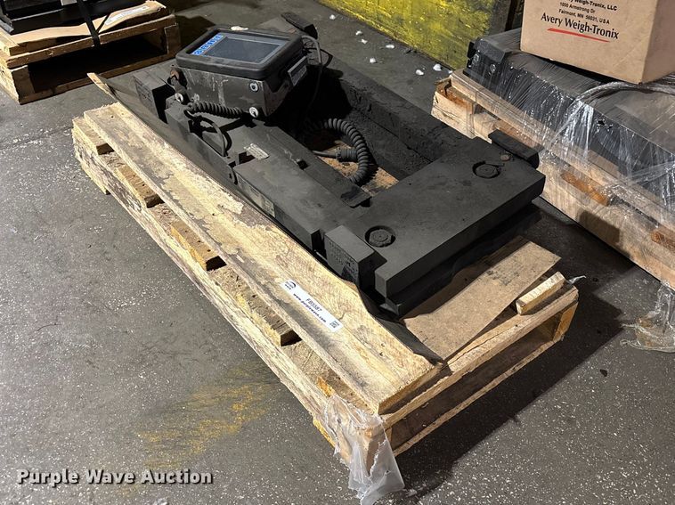 image for item FB5587 2014 Avery Weigh-Tronix FLSC-05 forklift scale