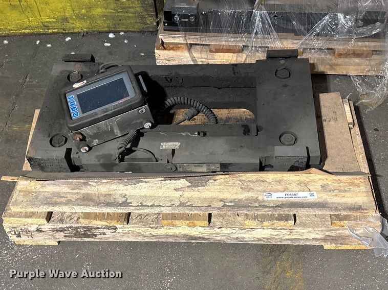 image for item FB5587 2014 Avery Weigh-Tronix FLSC-05 forklift scale