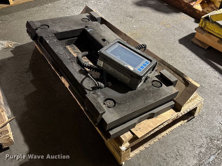 image for item FB5587 2014 Avery Weigh-Tronix FLSC-05 forklift scale