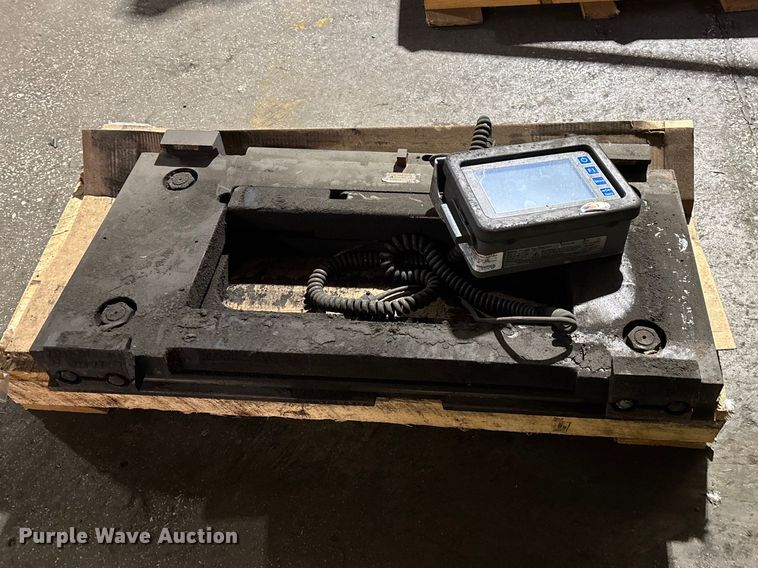 image for item FB5587 2014 Avery Weigh-Tronix FLSC-05 forklift scale