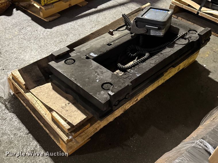 image for item FB5587 2014 Avery Weigh-Tronix FLSC-05 forklift scale