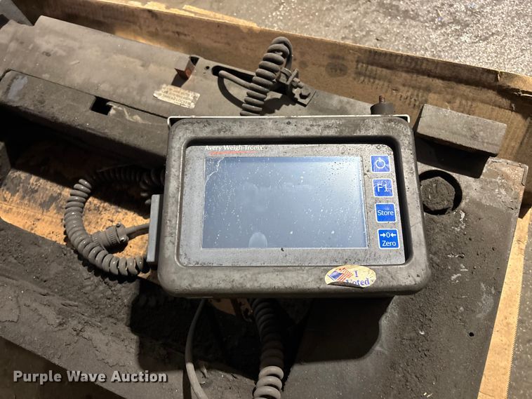 image for item FB5587 2014 Avery Weigh-Tronix FLSC-05 forklift scale