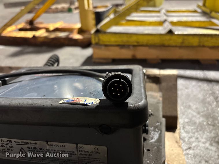 image for item FB5587 2014 Avery Weigh-Tronix FLSC-05 forklift scale