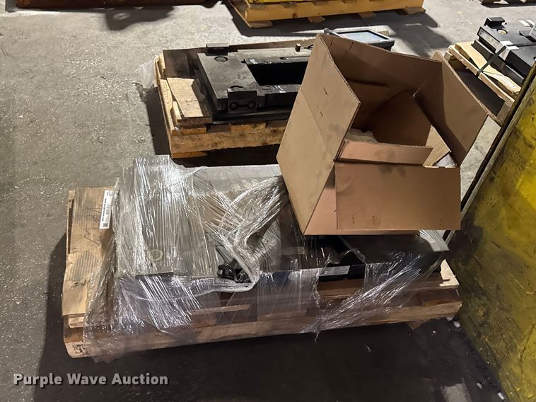 image for item FB5588 2024 Avery Weigh-Tronix FLSC-05 forklift scale