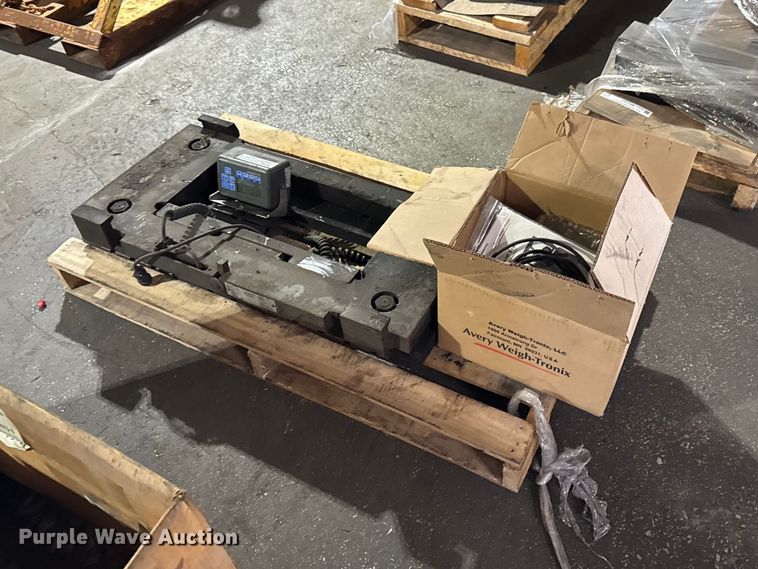 image for item FB5589 2014 Avery Weigh-Tronix FLSC-05 forklift scale