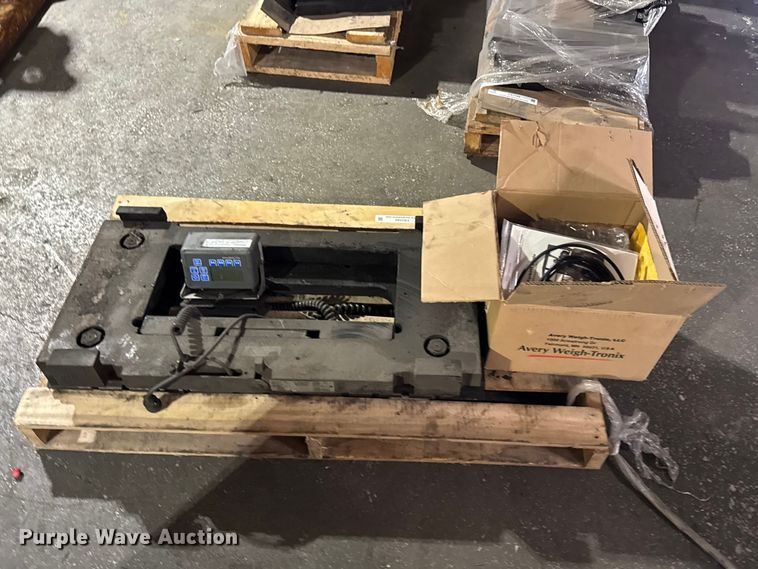 image for item FB5589 2014 Avery Weigh-Tronix FLSC-05 forklift scale