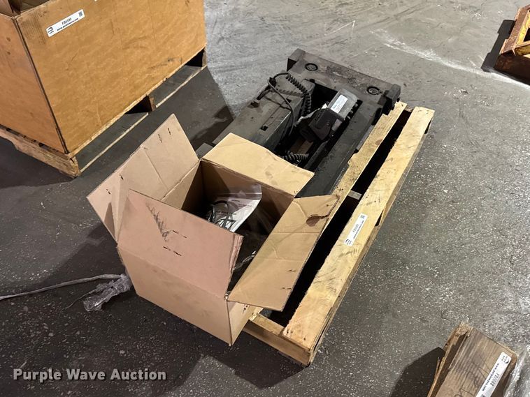 image for item FB5589 2014 Avery Weigh-Tronix FLSC-05 forklift scale