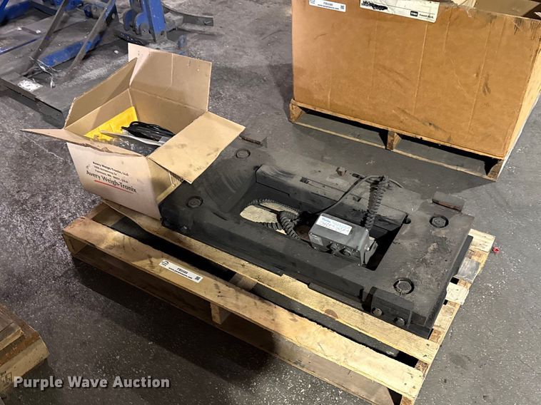 image for item FB5589 2014 Avery Weigh-Tronix FLSC-05 forklift scale