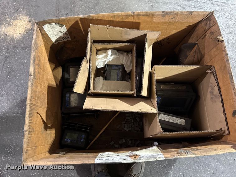 image for item FB5590 (6) Avery Weigh-Tronix displays