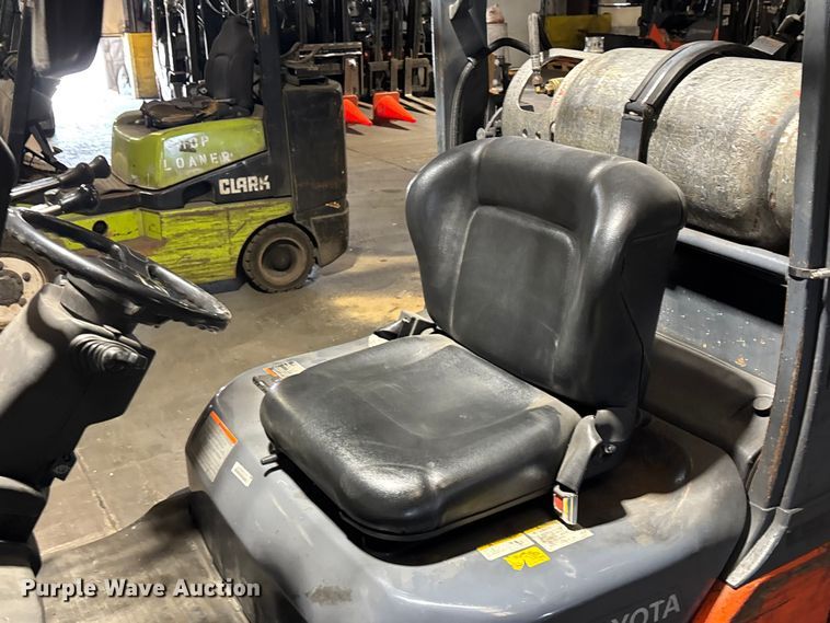 image for item FB5594 Toyota 8FGCU25 forklift