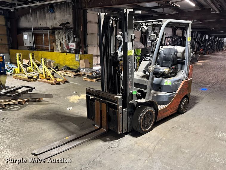 Toyota 8FGCU25 forklift