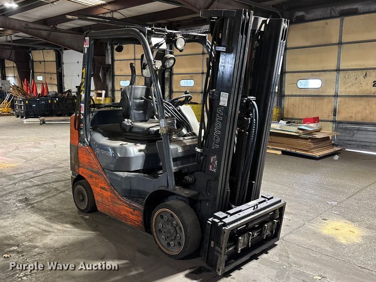 image for item FB5596 Toyota 8FGCU25 forklift