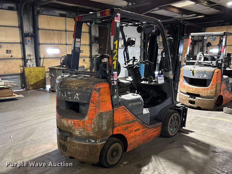 image for item FB5596 Toyota 8FGCU25 forklift