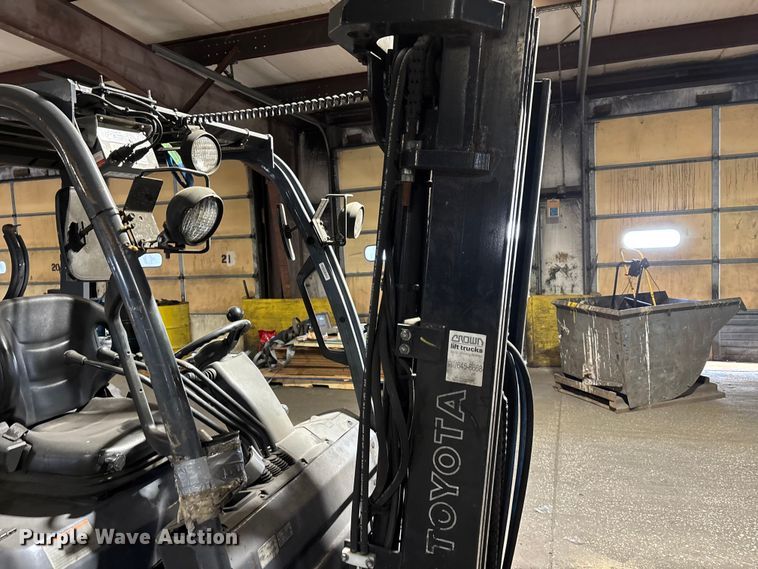 image for item FB5596 Toyota 8FGCU25 forklift