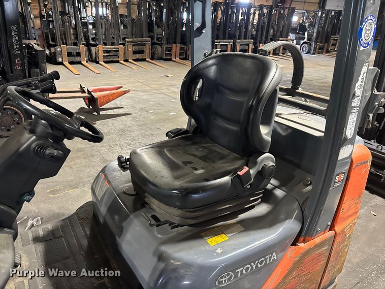 image for item FB5597 Toyota 8FGCU25 forklift