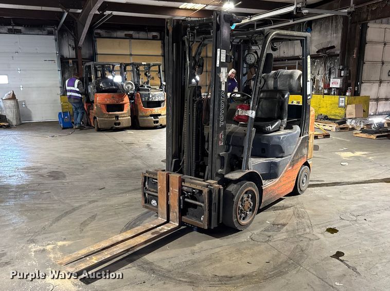 Toyota 8FGCU25 forklift