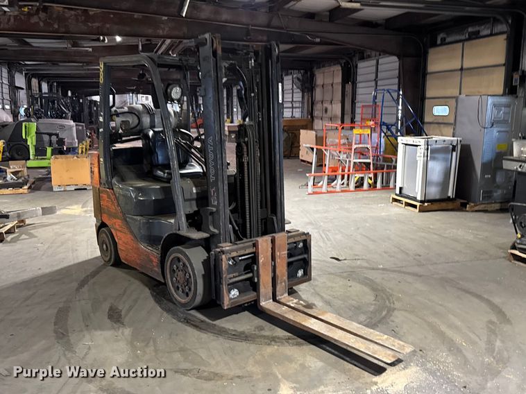 image for item FB5598 Toyota 8FGCU25 forklift