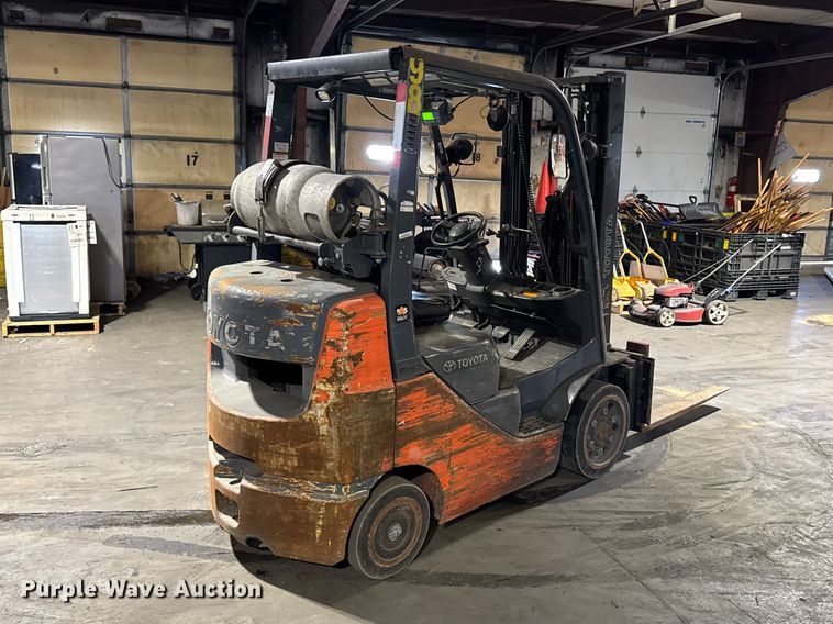 image for item FB5598 Toyota 8FGCU25 forklift
