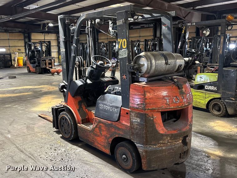 image for item FB5599 Toyota 7FGCU25 forklift