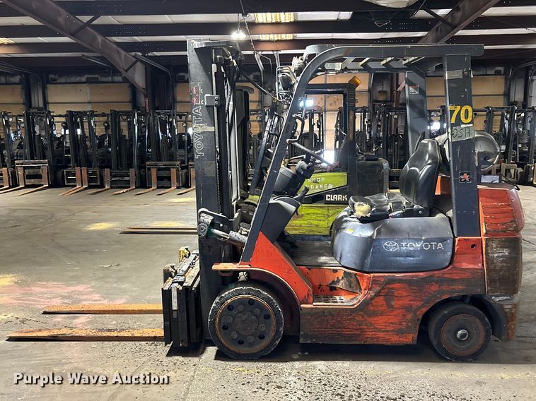 image for item FB5599 Toyota 7FGCU25 forklift