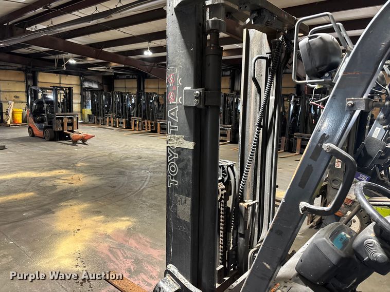 image for item FB5599 Toyota 7FGCU25 forklift