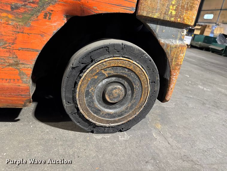 image for item FB5600 Toyota 8FGCU25 forklift