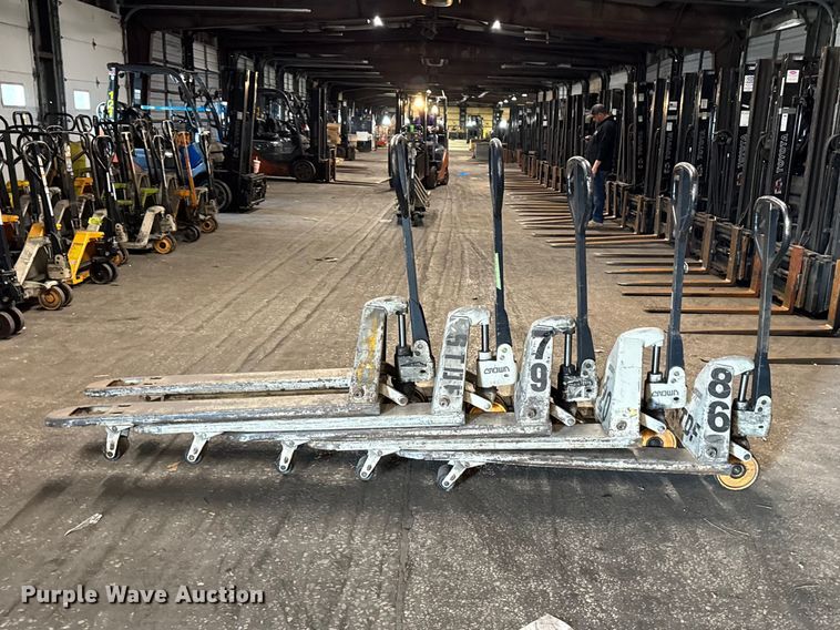 image for item FB5602 (5) Crown pallet jacks