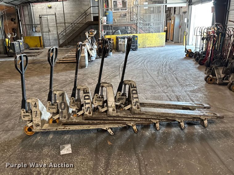 image for item FB5604 (5) Crown pallet jacks