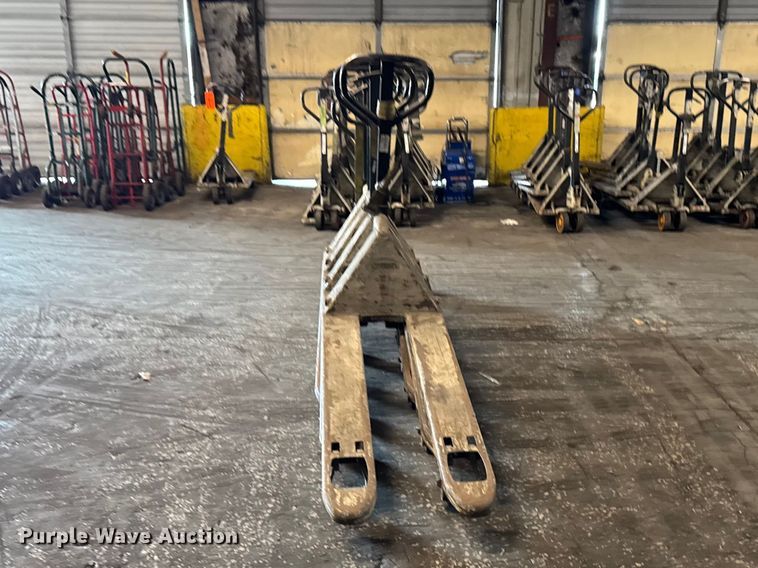 image for item FB5607 (5) Crown pallet jacks