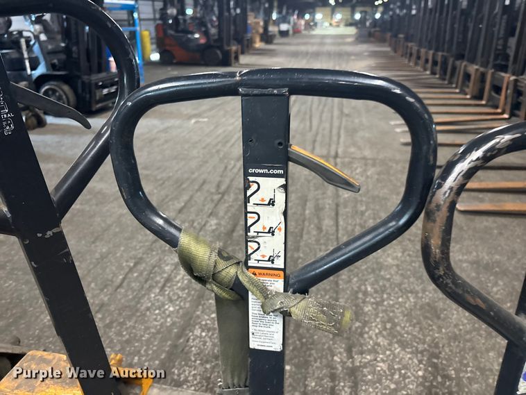 image for item FB5619 (5) pallet jacks