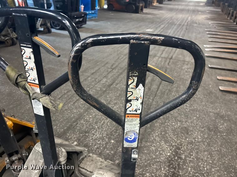 image for item FB5619 (5) pallet jacks