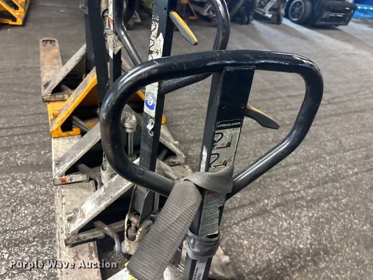 image for item FB5619 (5) pallet jacks