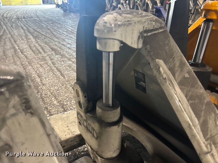 image for item FB5619 (5) pallet jacks