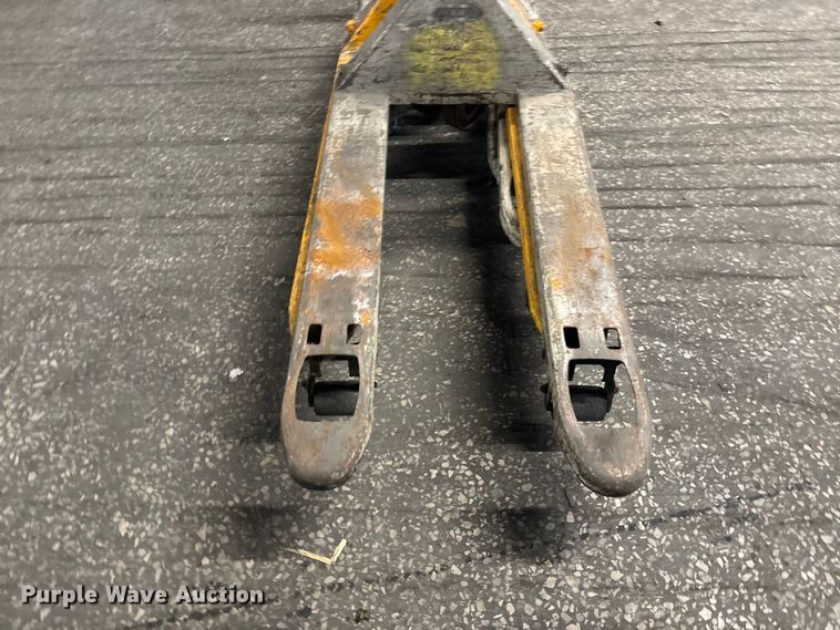 image for item FB5619 (5) pallet jacks