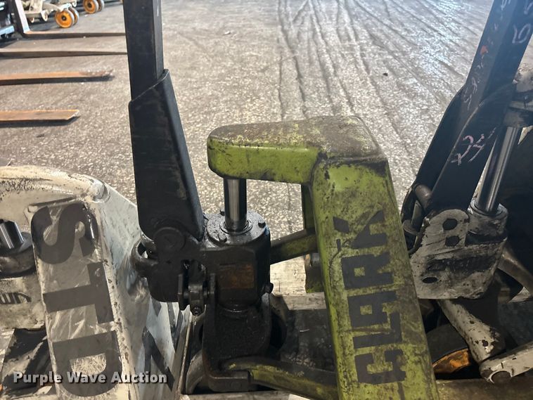 image for item FB5620 (5) pallet jacks