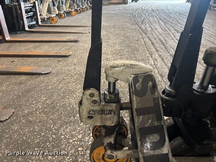 image for item FB5620 (5) pallet jacks