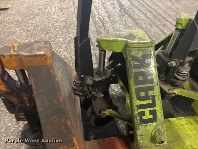 image for item FB5621 (5) pallet jacks