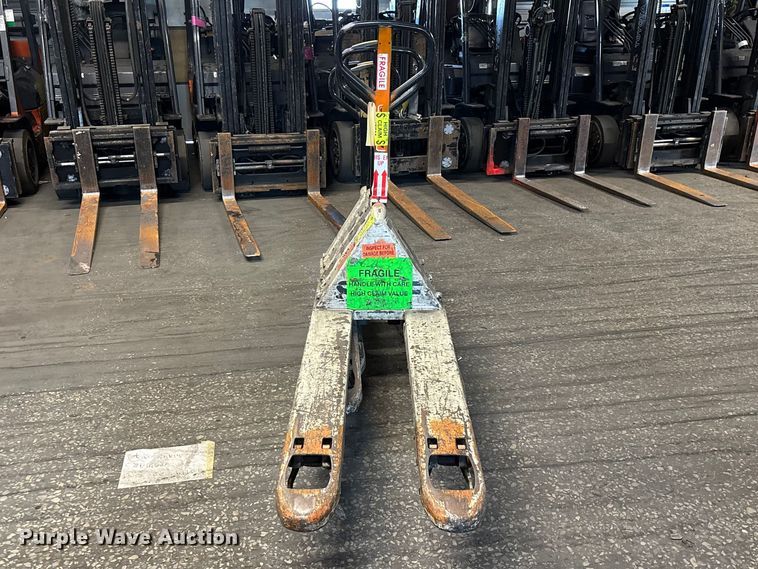 image for item FB5624 (4) Crown PTH50 pallet jacks