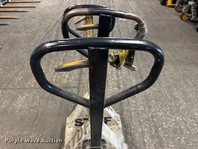 image for item FB5624 (4) Crown PTH50 pallet jacks