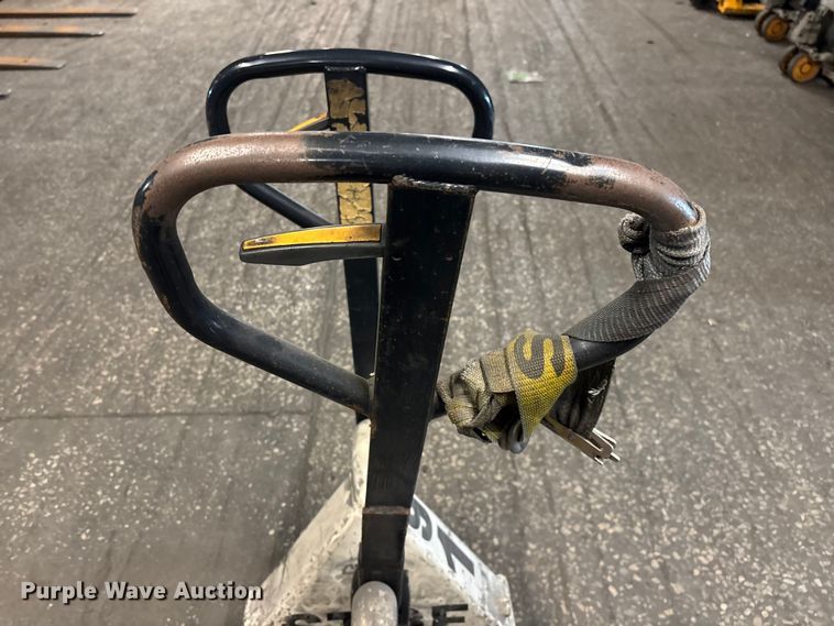 image for item FB5624 (4) Crown PTH50 pallet jacks