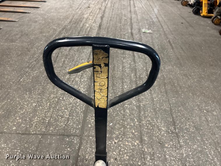 image for item FB5624 (4) Crown PTH50 pallet jacks