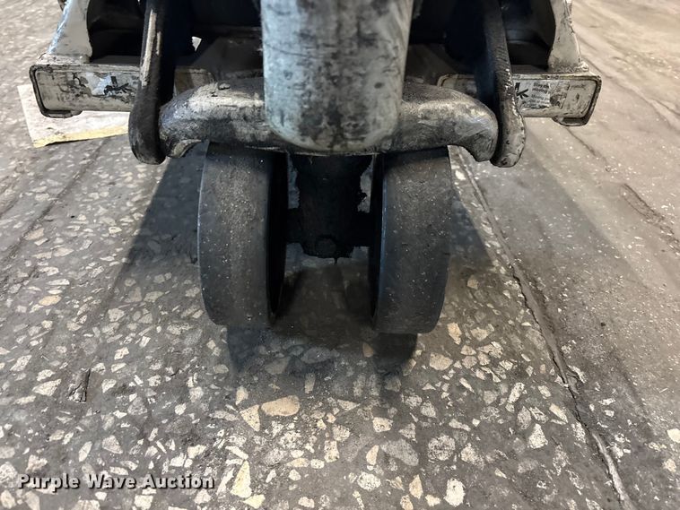 image for item FB5624 (4) Crown PTH50 pallet jacks