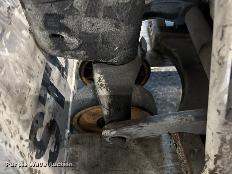 image for item FB5624 (4) Crown PTH50 pallet jacks