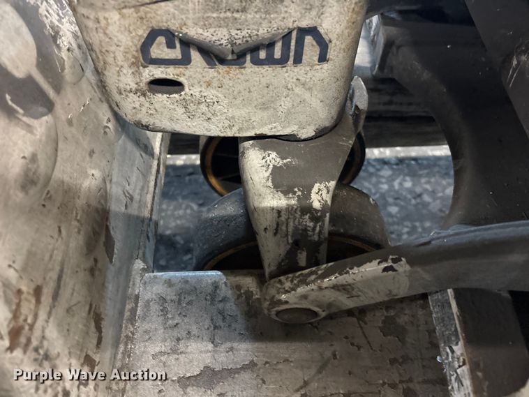 image for item FB5624 (4) Crown PTH50 pallet jacks