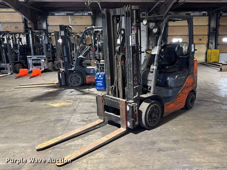 Toyota 8FGCU25 forklift