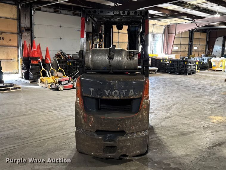 image for item FB5632 Toyota 8FGCU25 forklift