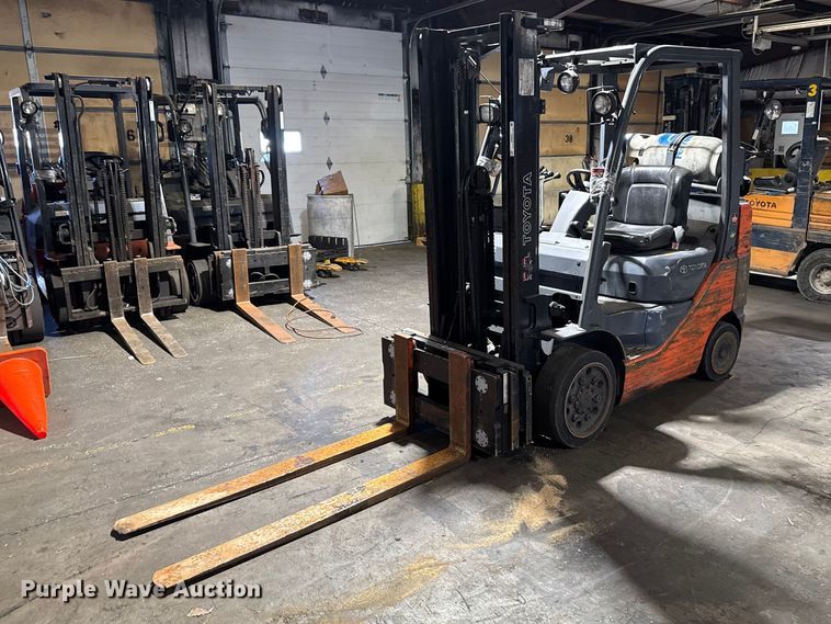 image for item FB5633 Toyota 8FGCU2S forklift