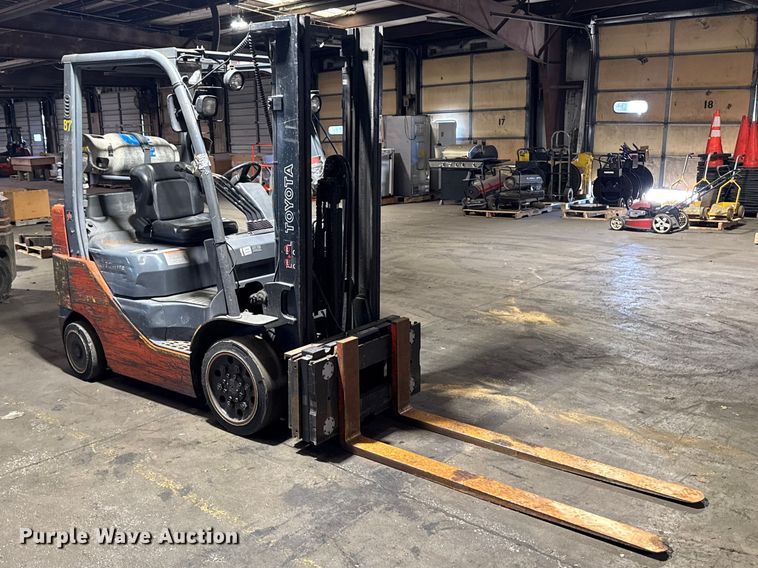 image for item FB5633 Toyota 8FGCU2S forklift